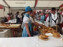 BadSCHUSSENRIED-Dirndl-Weltrekord-141004-04-10-2014-Bodenseecommunity-seechat_de-DSCF4758.JPG