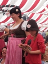 BadSCHUSSENRIED-Dirndl-Weltrekord-141004-04-10-2014-Bodenseecommunity-seechat_de-DSCF4763.JPG