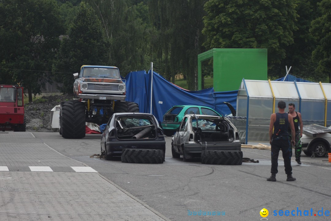 XXXXL-Monster-Truck-Show: Volkertshausen am Bodensee, 24.06.2012