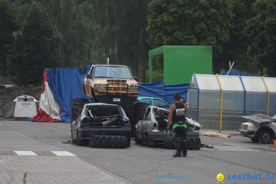 XXXXL-Monster-Truck-Show: Volkertshausen am Bodensee, 24.06.2012