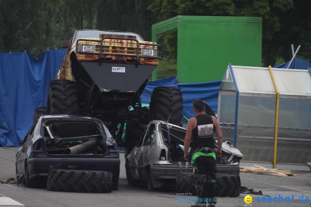 XXXXL-Monster-Truck-Show: Volkertshausen am Bodensee, 24.06.2012