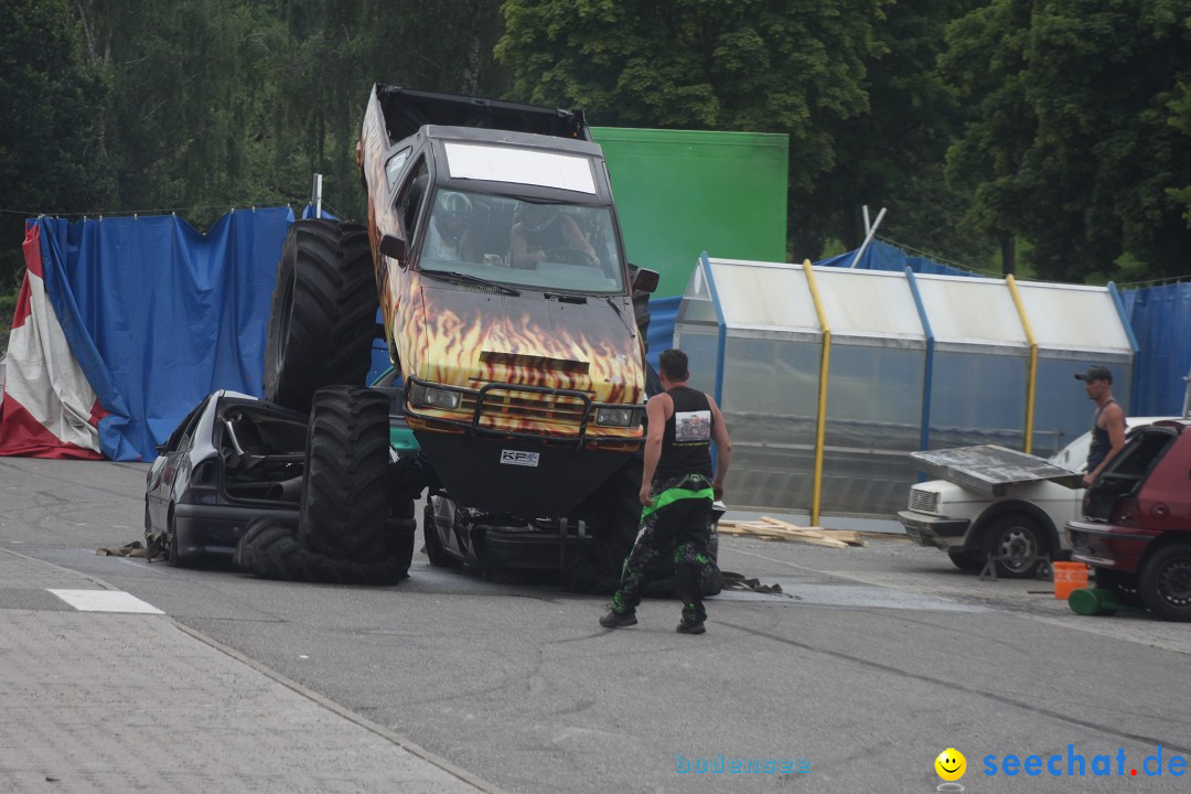 XXXXL-Monster-Truck-Show: Volkertshausen am Bodensee, 24.06.2012