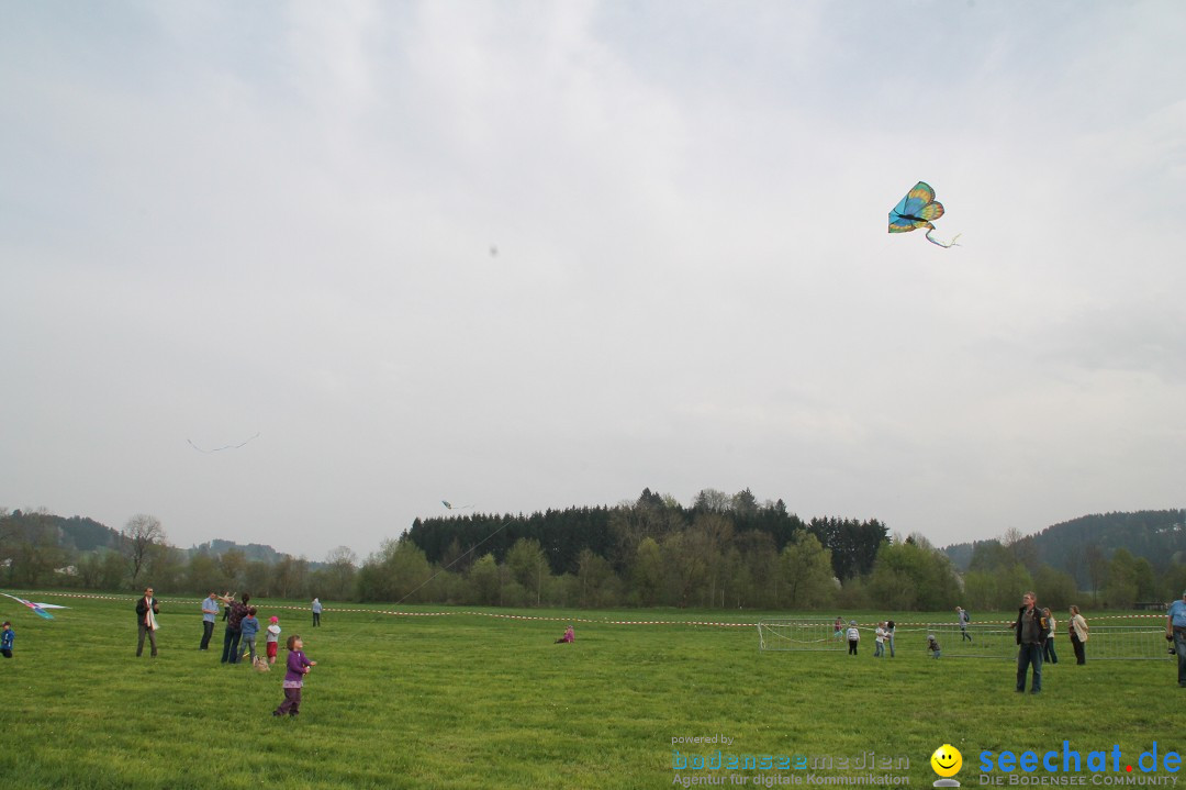 Eglofser Feuerzauber mit Ballongluehen: Eglofs - Wangen im Allgaeu, 01.05.2