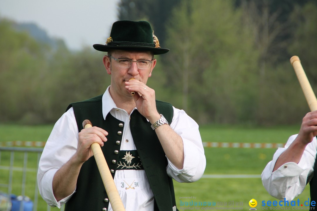 Eglofser Feuerzauber mit Ballongluehen: Eglofs - Wangen im Allgaeu, 01.05.2