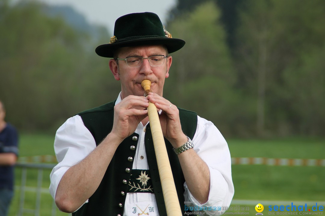 Eglofser Feuerzauber mit Ballongluehen: Eglofs - Wangen im Allgaeu, 01.05.2