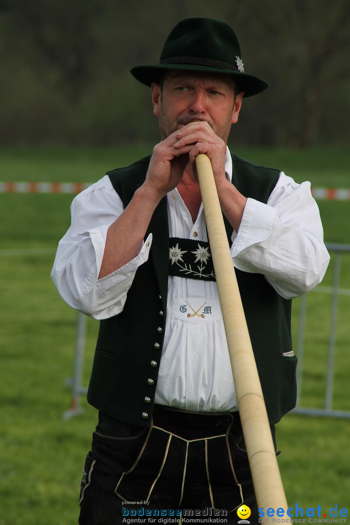 Eglofser Feuerzauber mit Ballongluehen: Eglofs - Wangen im Allgaeu, 01.05.2