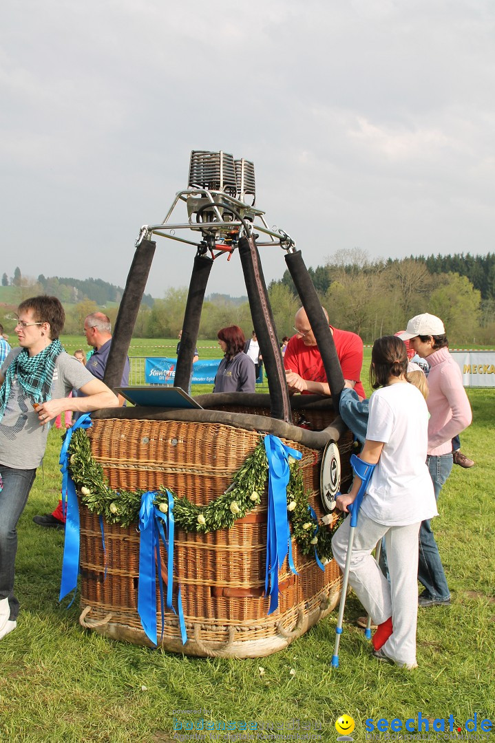 Eglofser Feuerzauber mit Ballongluehen: Eglofs - Wangen im Allgaeu, 01.05.2