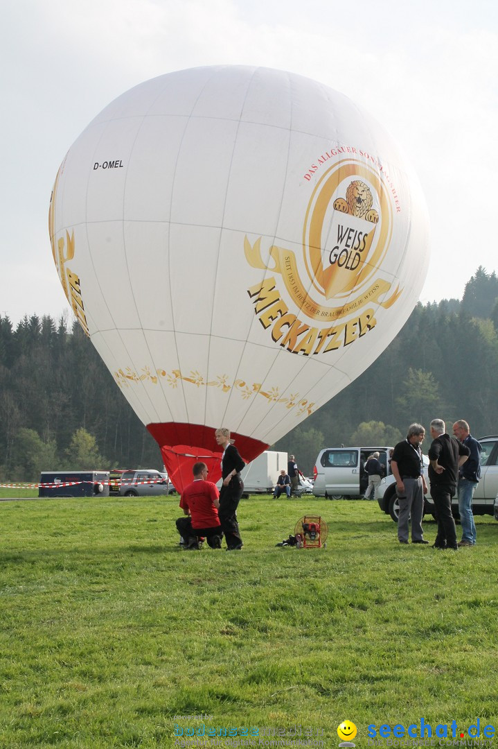 Eglofser Feuerzauber mit Ballongluehen: Eglofs - Wangen im Allgaeu, 01.05.2