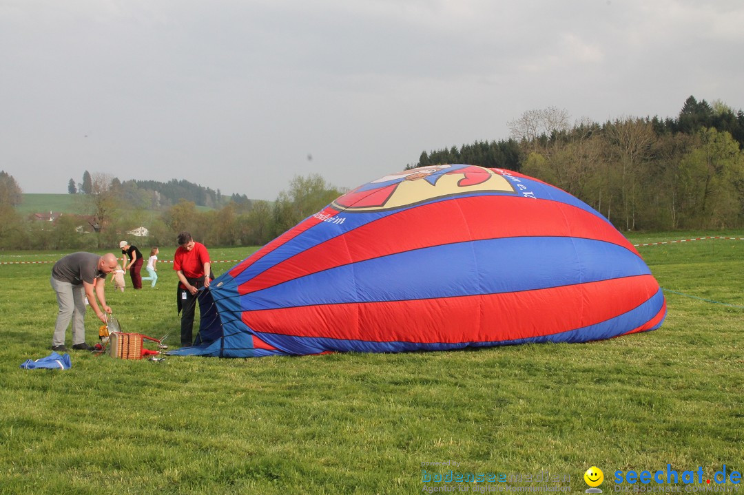 Eglofser Feuerzauber mit Ballongluehen: Eglofs - Wangen im Allgaeu, 01.05.2