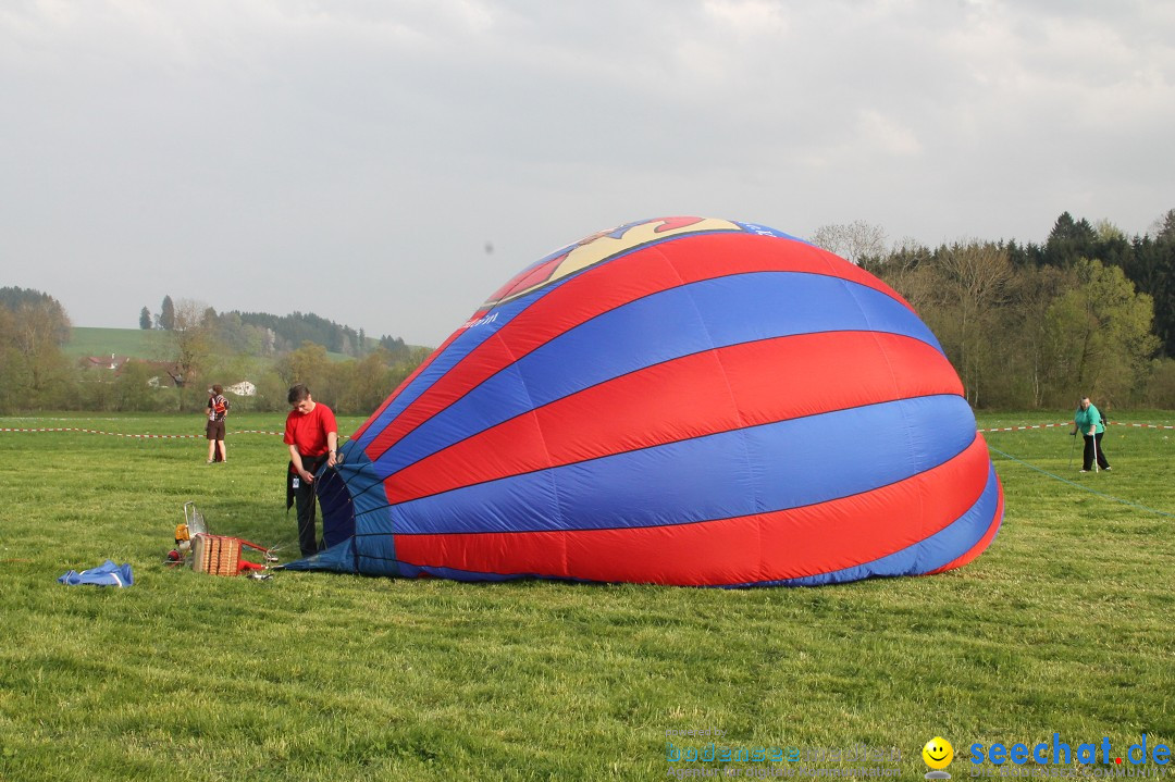 Eglofser Feuerzauber mit Ballongluehen: Eglofs - Wangen im Allgaeu, 01.05.2