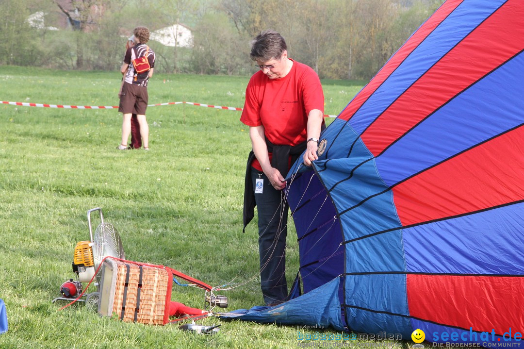 Eglofser Feuerzauber mit Ballongluehen: Eglofs - Wangen im Allgaeu, 01.05.2