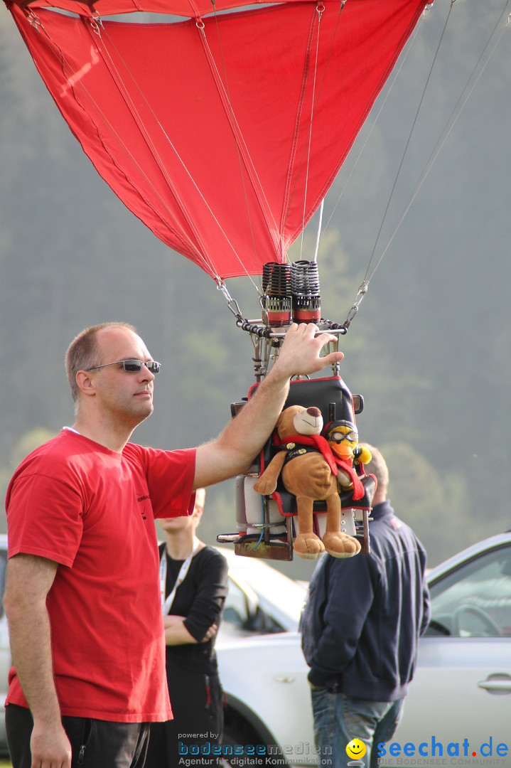 Eglofser Feuerzauber mit Ballongluehen: Eglofs - Wangen im Allgaeu, 01.05.2