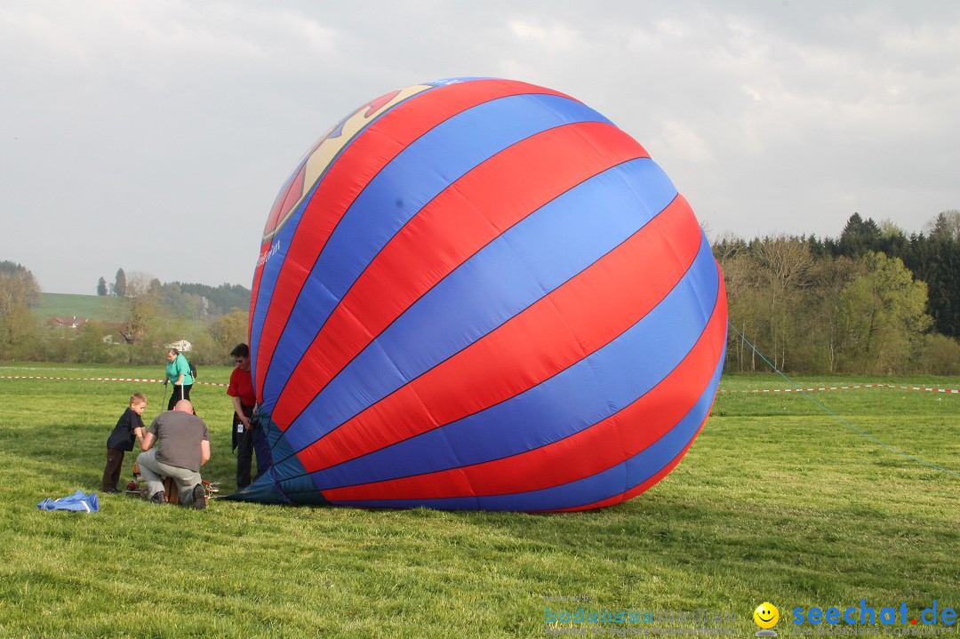 Eglofser Feuerzauber mit Ballongluehen: Eglofs - Wangen im Allgaeu, 01.05.2