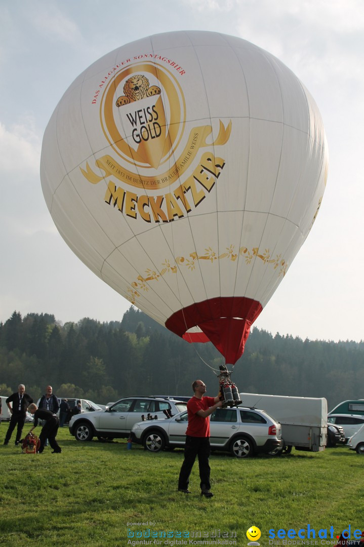 Eglofser Feuerzauber mit Ballongluehen: Eglofs - Wangen im Allgaeu, 01.05.2