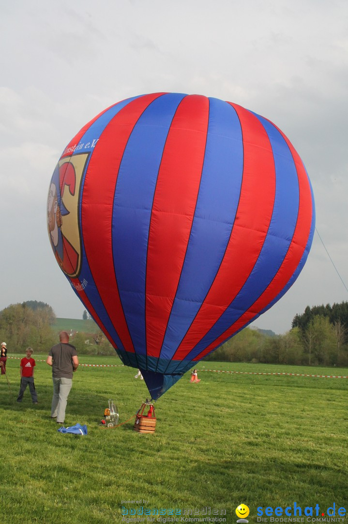 Eglofser Feuerzauber mit Ballongluehen: Eglofs - Wangen im Allgaeu, 01.05.2