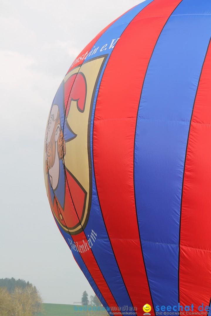 Eglofser Feuerzauber mit Ballongluehen: Eglofs - Wangen im Allgaeu, 01.05.2