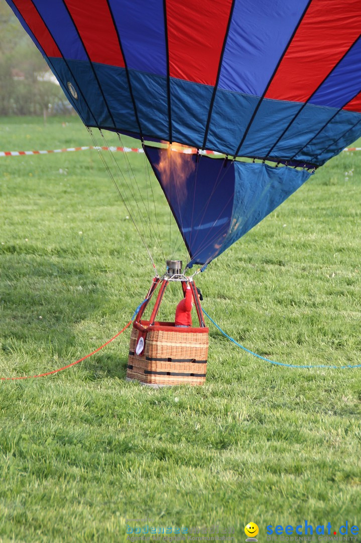 Eglofser Feuerzauber mit Ballongluehen: Eglofs - Wangen im Allgaeu, 01.05.2