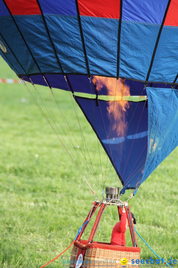 Eglofser Feuerzauber mit Ballongluehen: Eglofs - Wangen im Allgaeu, 01.05.2