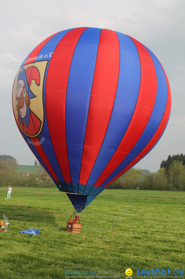 Eglofser Feuerzauber mit Ballongluehen: Eglofs - Wangen im Allgaeu, 01.05.2