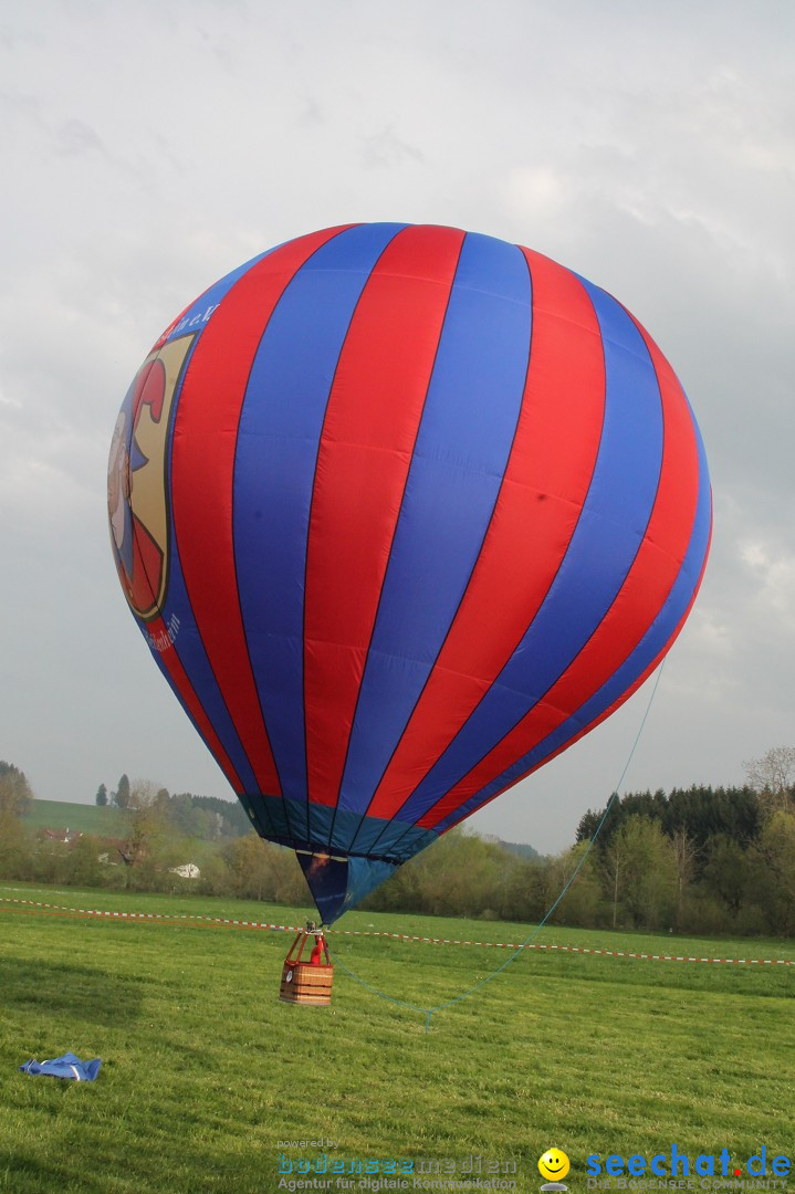 Eglofser Feuerzauber mit Ballongluehen: Eglofs - Wangen im Allgaeu, 01.05.2