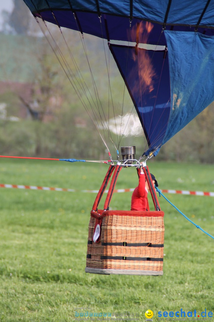 Eglofser Feuerzauber mit Ballongluehen: Eglofs - Wangen im Allgaeu, 01.05.2