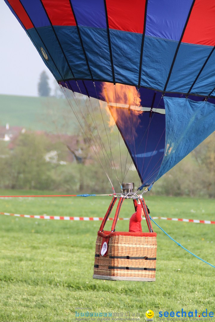 Eglofser Feuerzauber mit Ballongluehen: Eglofs - Wangen im Allgaeu, 01.05.2