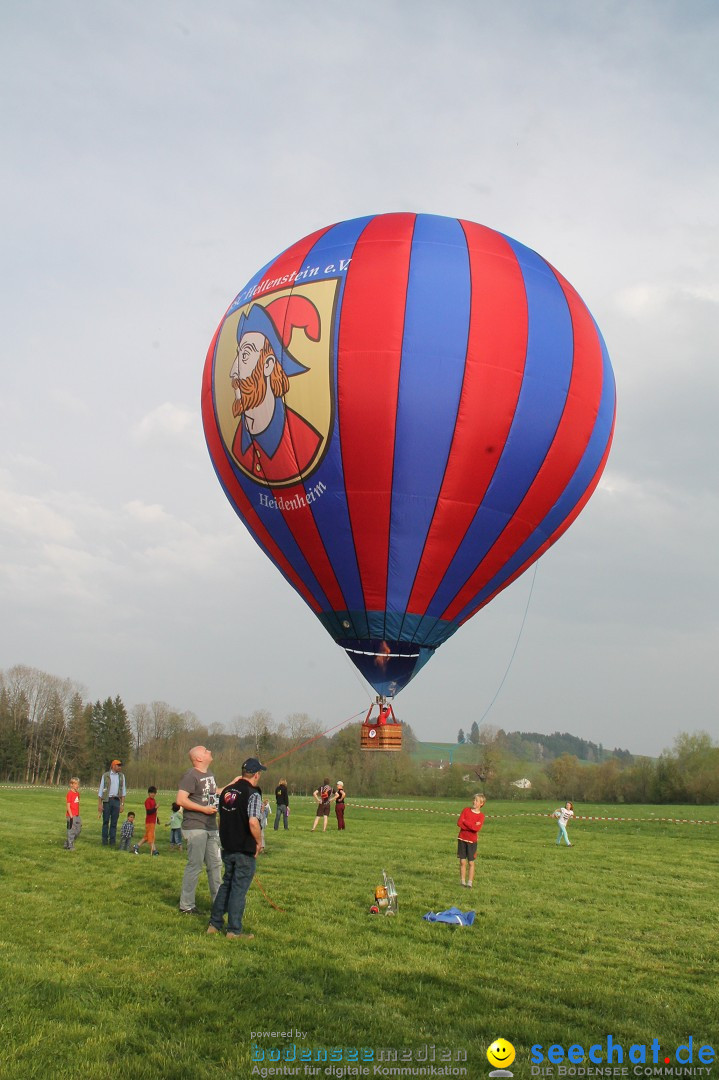 Eglofser Feuerzauber mit Ballongluehen: Eglofs - Wangen im Allgaeu, 01.05.2