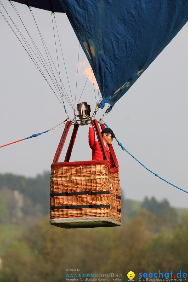 Eglofser Feuerzauber mit Ballongluehen: Eglofs - Wangen im Allgaeu, 01.05.2