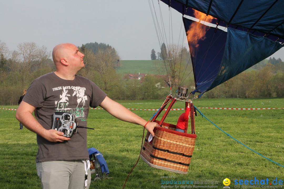 Eglofser Feuerzauber mit Ballongluehen: Eglofs - Wangen im Allgaeu, 01.05.2