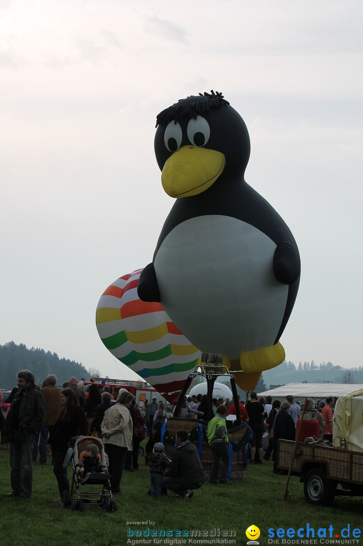 Eglofser Feuerzauber mit Ballongluehen: Eglofs - Wangen im Allgaeu, 01.05.2