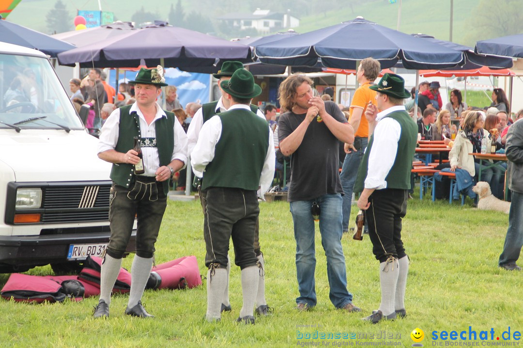 Eglofser Feuerzauber mit Ballongluehen: Eglofs - Wangen im Allgaeu, 01.05.2