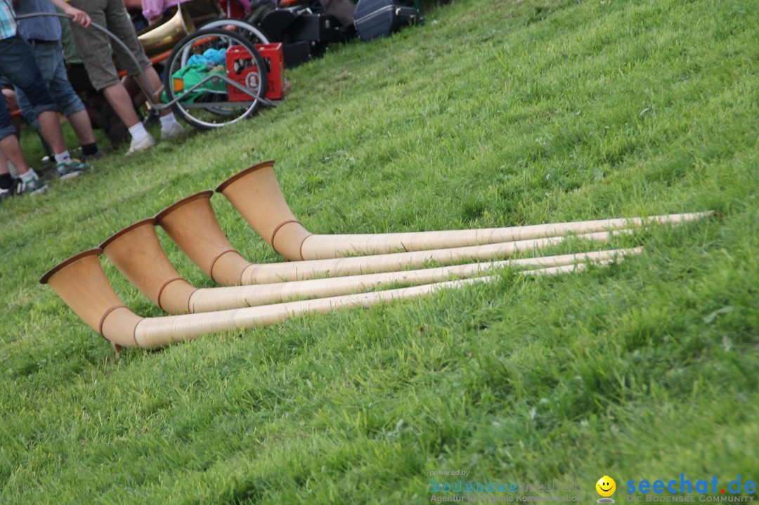 Eglofser Feuerzauber mit Ballongluehen: Eglofs - Wangen im Allgaeu, 01.05.2