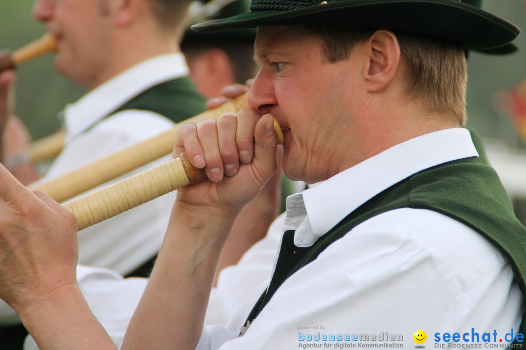 Eglofser Feuerzauber mit Ballongluehen: Eglofs - Wangen im Allgaeu, 01.05.2