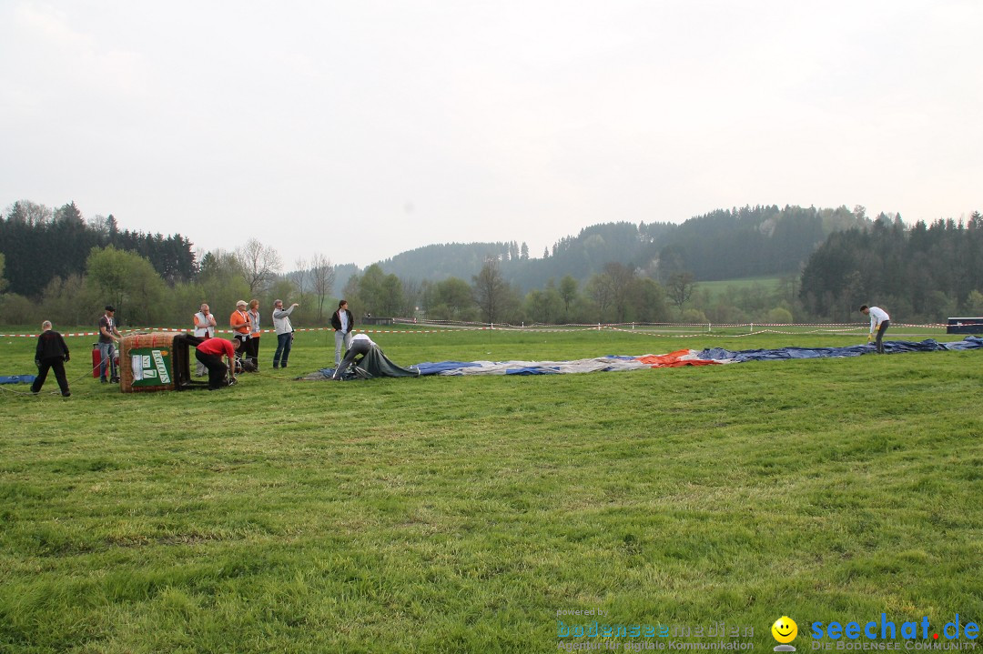 Eglofser Feuerzauber mit Ballongluehen: Eglofs - Wangen im Allgaeu, 01.05.2