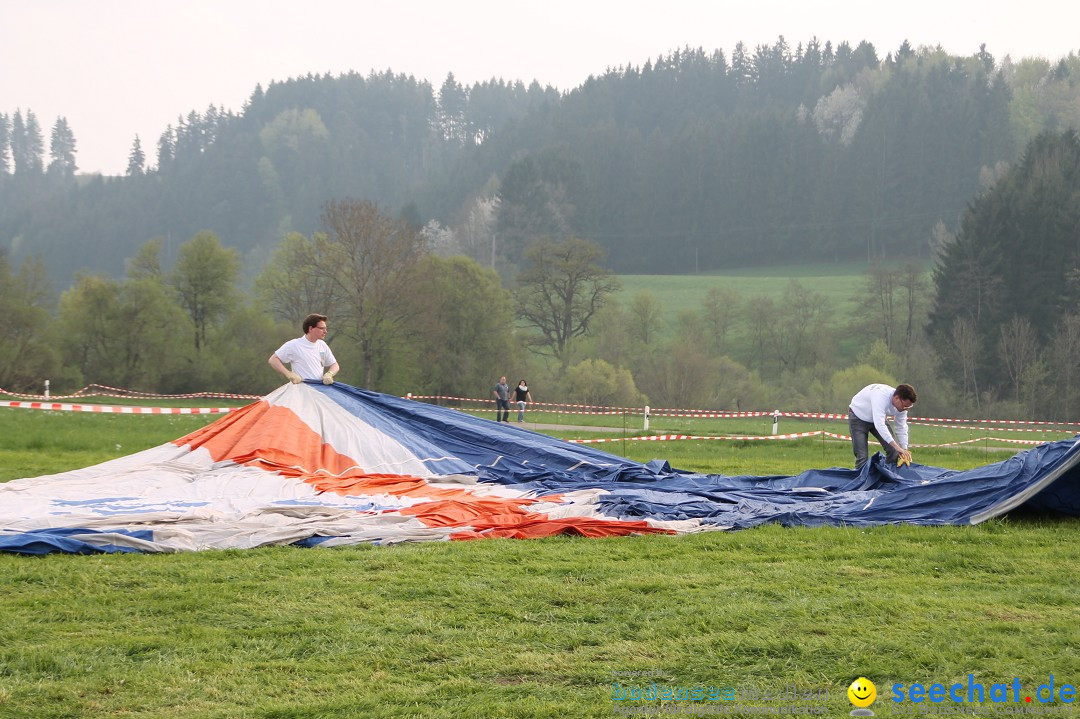 Eglofser Feuerzauber mit Ballongluehen: Eglofs - Wangen im Allgaeu, 01.05.2