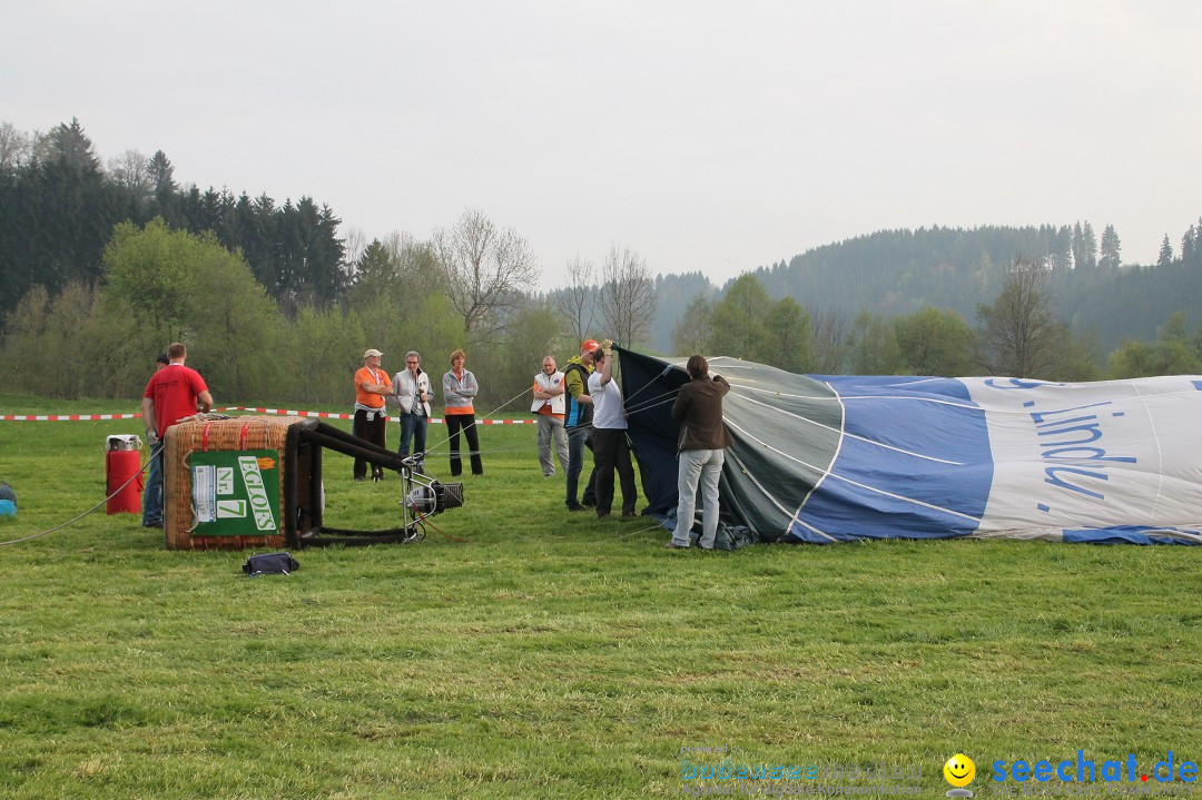 Eglofser Feuerzauber mit Ballongluehen: Eglofs - Wangen im Allgaeu, 01.05.2