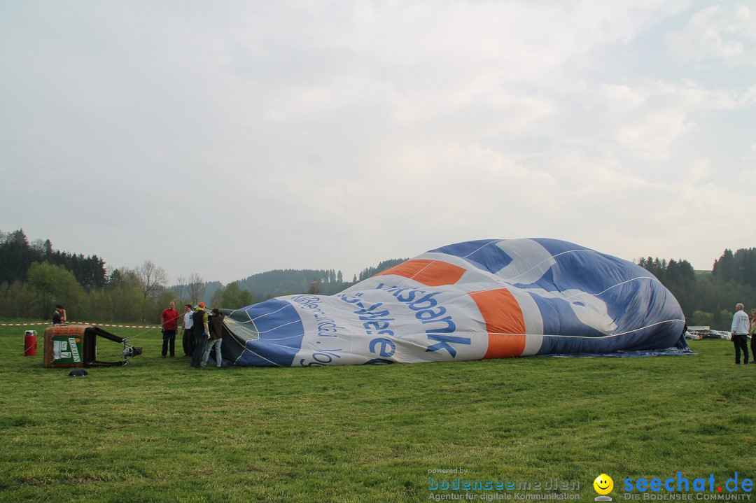 Eglofser Feuerzauber mit Ballongluehen: Eglofs - Wangen im Allgaeu, 01.05.2