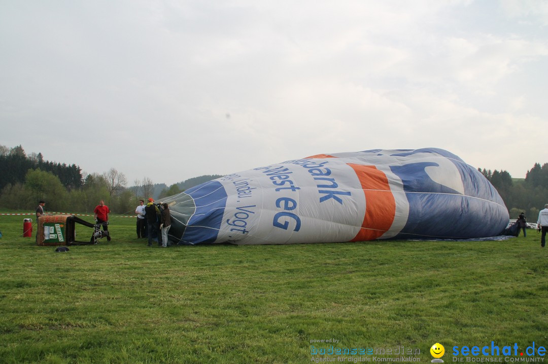 Eglofser Feuerzauber mit Ballongluehen: Eglofs - Wangen im Allgaeu, 01.05.2