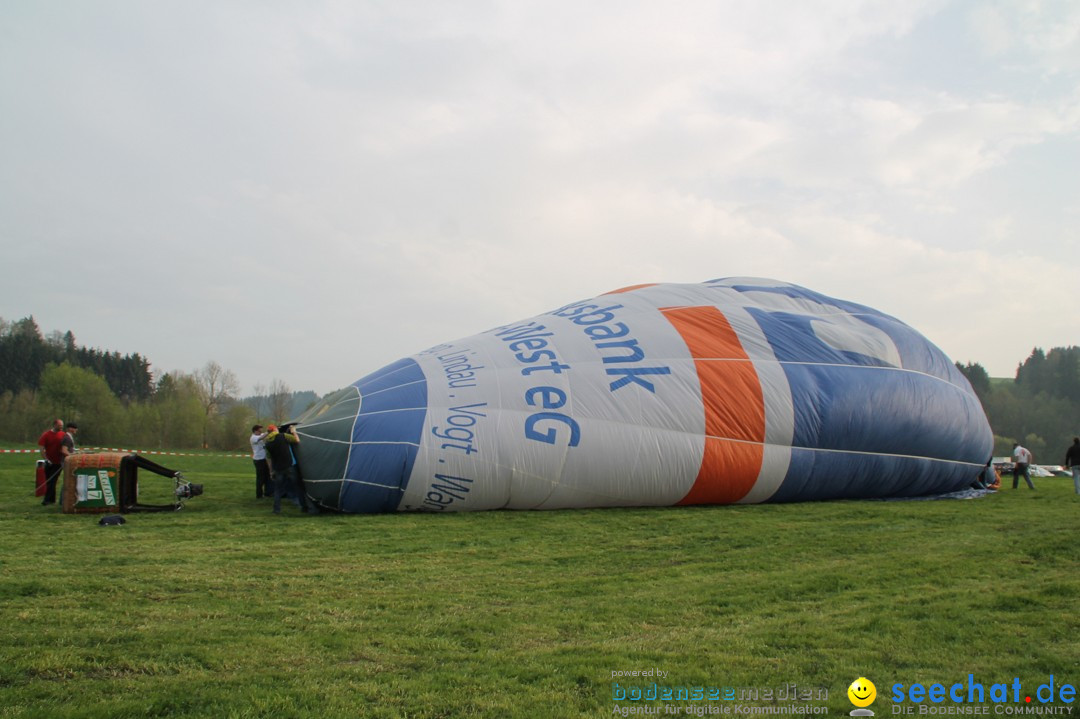 Eglofser Feuerzauber mit Ballongluehen: Eglofs - Wangen im Allgaeu, 01.05.2