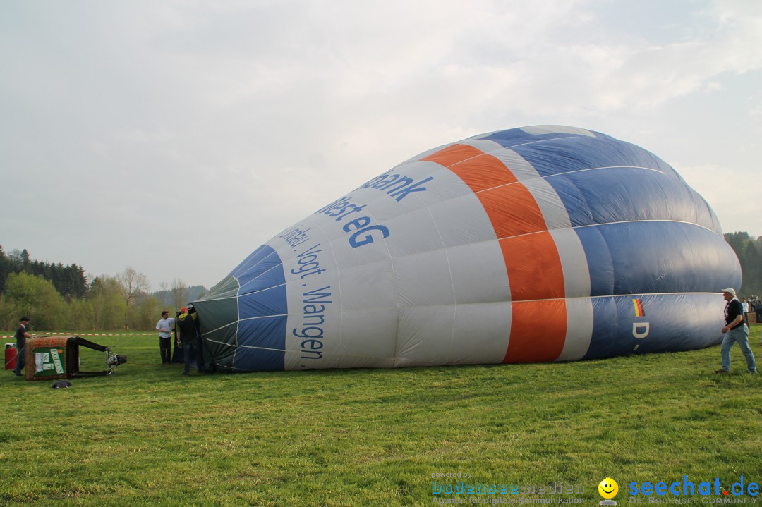 Eglofser Feuerzauber mit Ballongluehen: Eglofs - Wangen im Allgaeu, 01.05.2