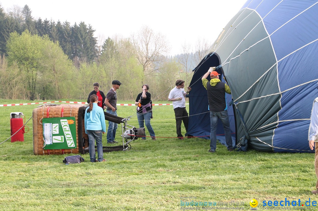 Eglofser Feuerzauber mit Ballongluehen: Eglofs - Wangen im Allgaeu, 01.05.2