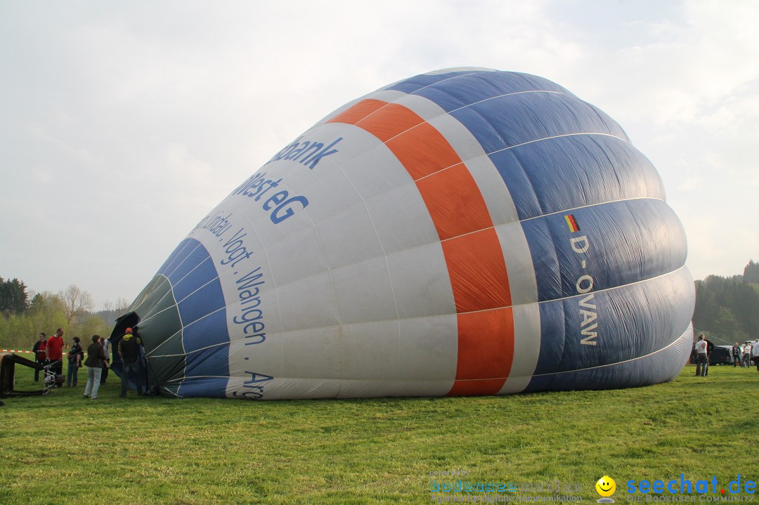 Eglofser Feuerzauber mit Ballongluehen: Eglofs - Wangen im Allgaeu, 01.05.2