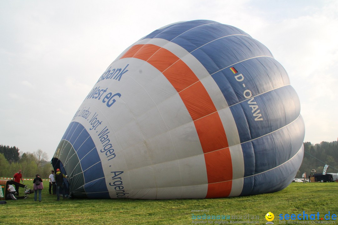 Eglofser Feuerzauber mit Ballongluehen: Eglofs - Wangen im Allgaeu, 01.05.2