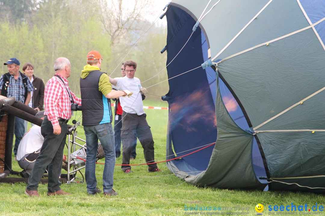 Eglofser Feuerzauber mit Ballongluehen: Eglofs - Wangen im Allgaeu, 01.05.2