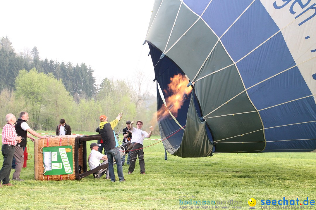 Eglofser Feuerzauber mit Ballongluehen: Eglofs - Wangen im Allgaeu, 01.05.2