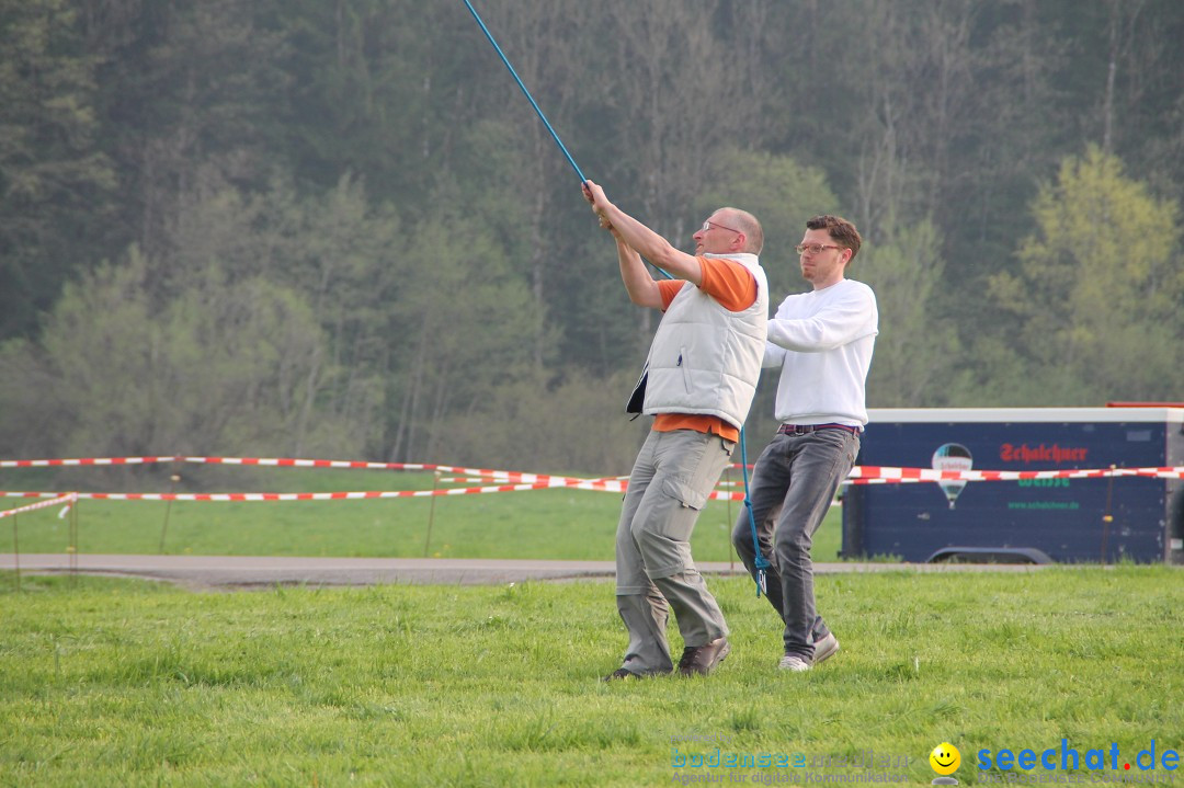 Eglofser Feuerzauber mit Ballongluehen: Eglofs - Wangen im Allgaeu, 01.05.2