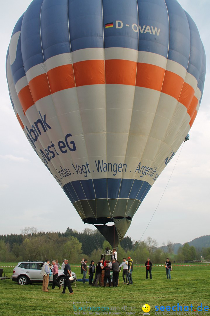 Eglofser Feuerzauber mit Ballongluehen: Eglofs - Wangen im Allgaeu, 01.05.2