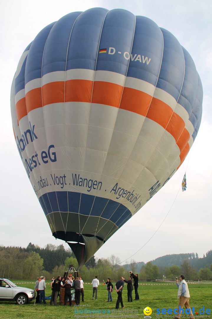 Eglofser Feuerzauber mit Ballongluehen: Eglofs - Wangen im Allgaeu, 01.05.2