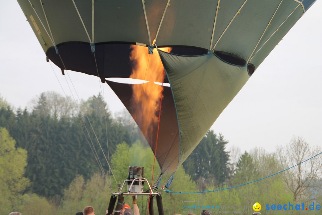 Eglofser Feuerzauber mit Ballongluehen: Eglofs - Wangen im Allgaeu, 01.05.2