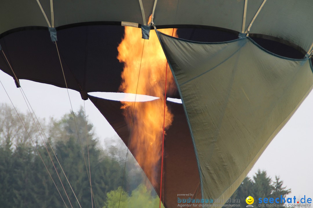 Eglofser Feuerzauber mit Ballongluehen: Eglofs - Wangen im Allgaeu, 01.05.2